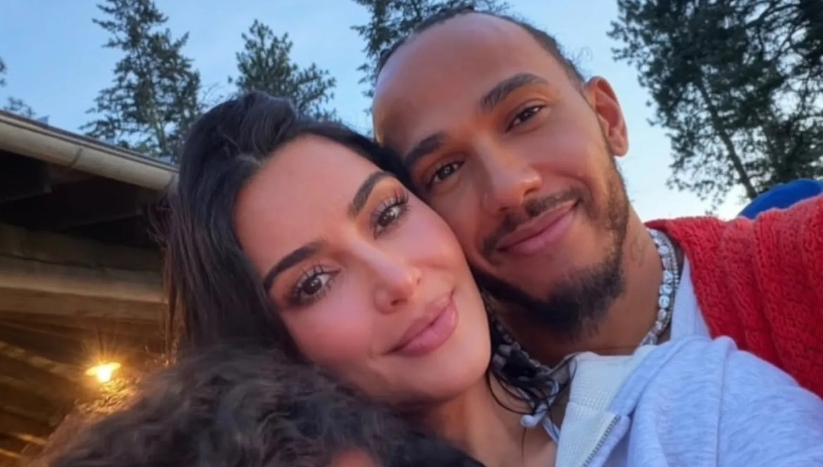 Kim Kardashian associa Lewis Hamilton à série Bridgerton durante compras