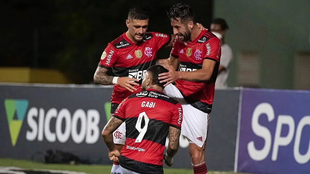 Isla encerra carreira após passagem pelo Flamengo e 144 jogos pelo Chile