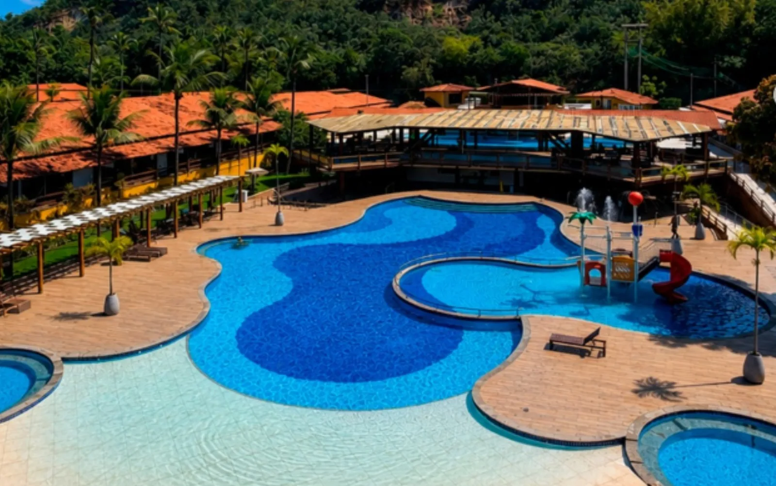 Resort em Porto Seguro é fiscalizado após relatos de sintomas gastrointestinais