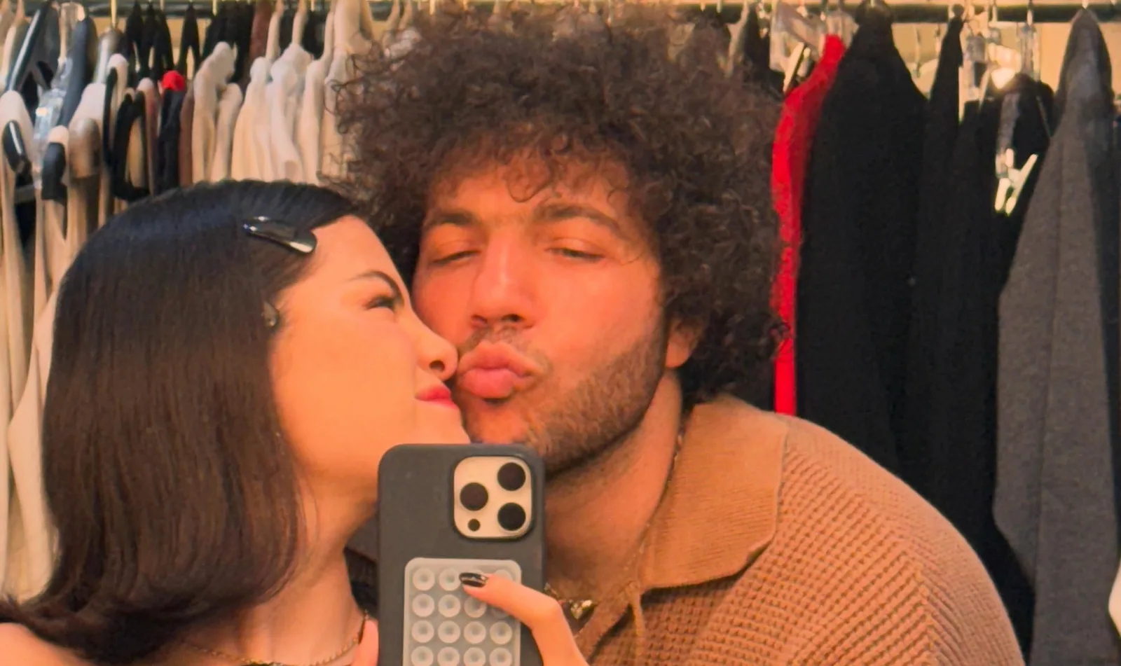 Benny Blanco conta quais critérios usou para encontrar Selena Gomez