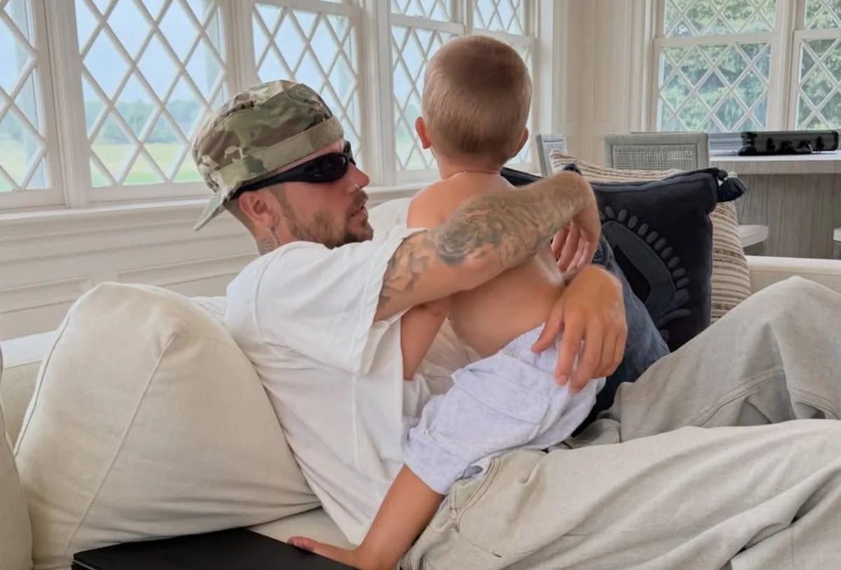 Justin Bieber mostra fotos ao lado do filho e de Hailey Bieber