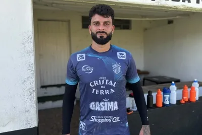Leandro Córdova treina com o Santa Cruz antes de duelo pelo acesso