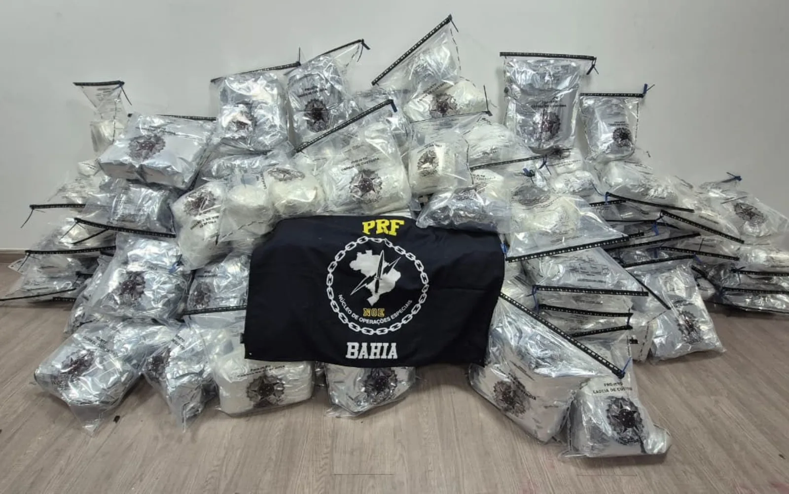 Perseguição termina com apreensão de 200 quilos de maconha em Salvador