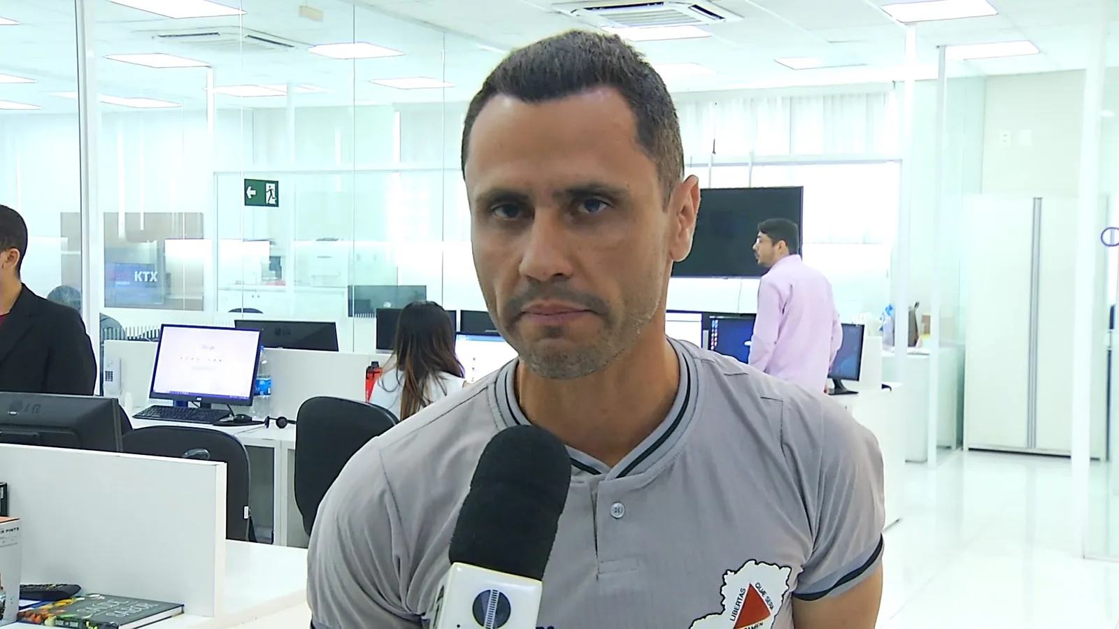 Cleitinho leva campanha ao Leste de Minas e promete melhorar estradas
