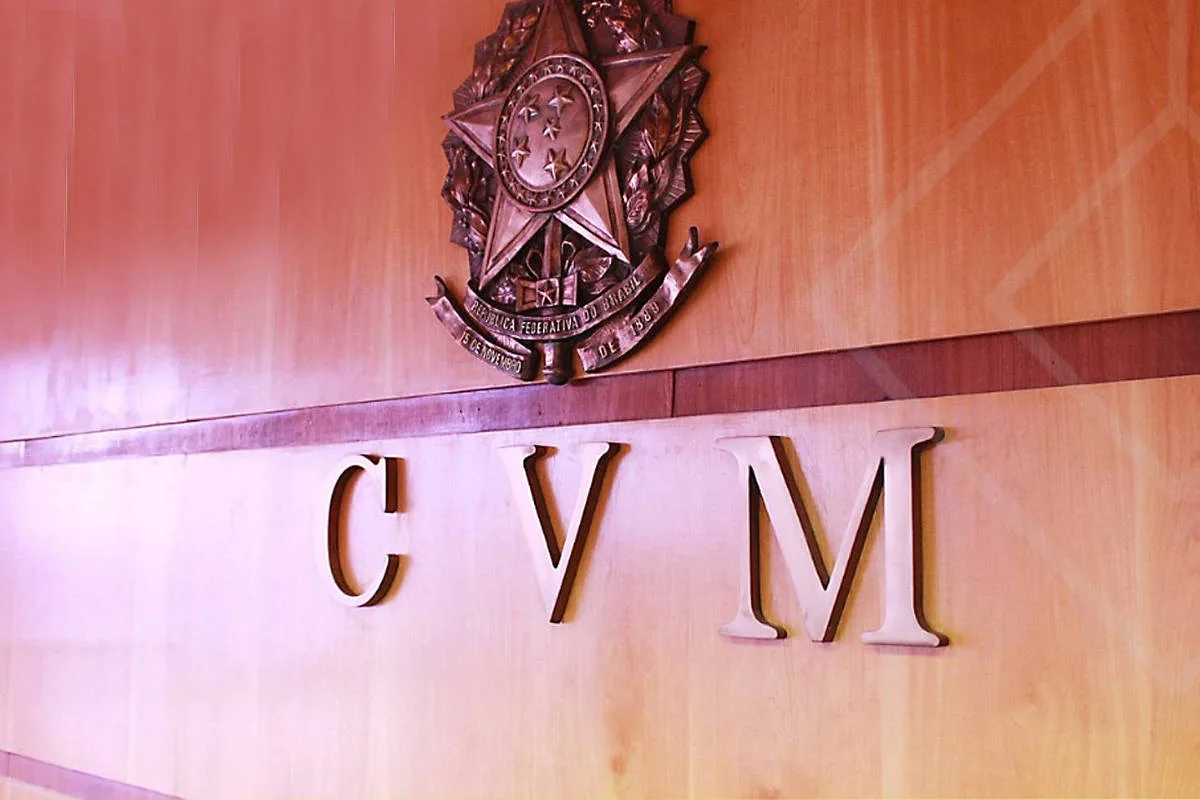 CVM enfrenta redução de servidores, restrição orçamentária e críticas sobre decisões