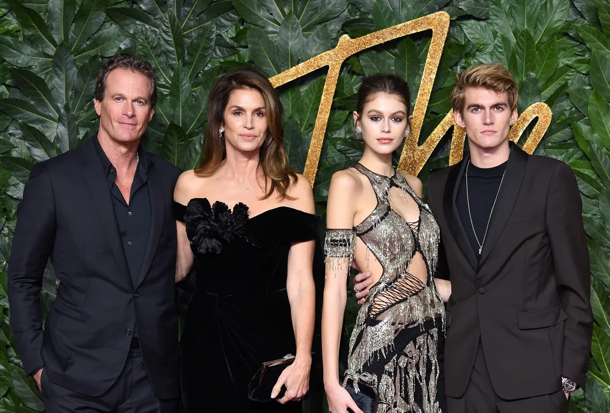 Kaia Gerber comentou dependência do irmão antes da morte em clínica