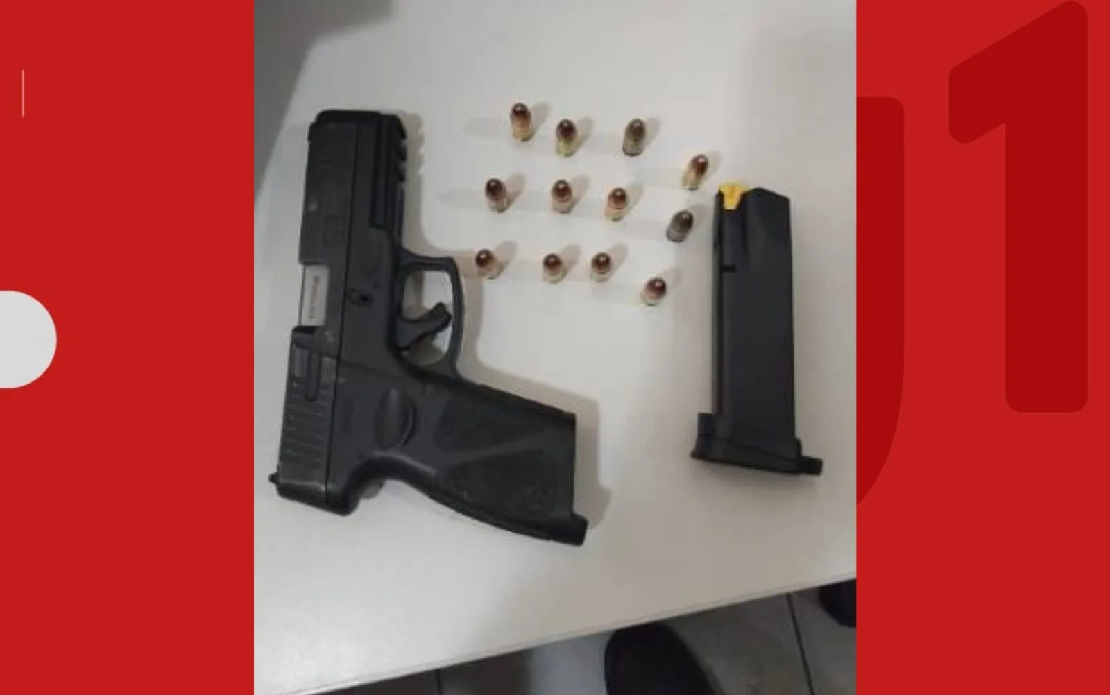 Arma carregada é apreendida após ser achada em banheiro de faculdade