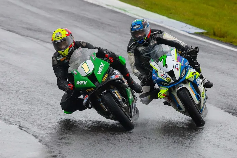 Ramiro Gandola conquista primeira vitória da temporada no Moto1000GP