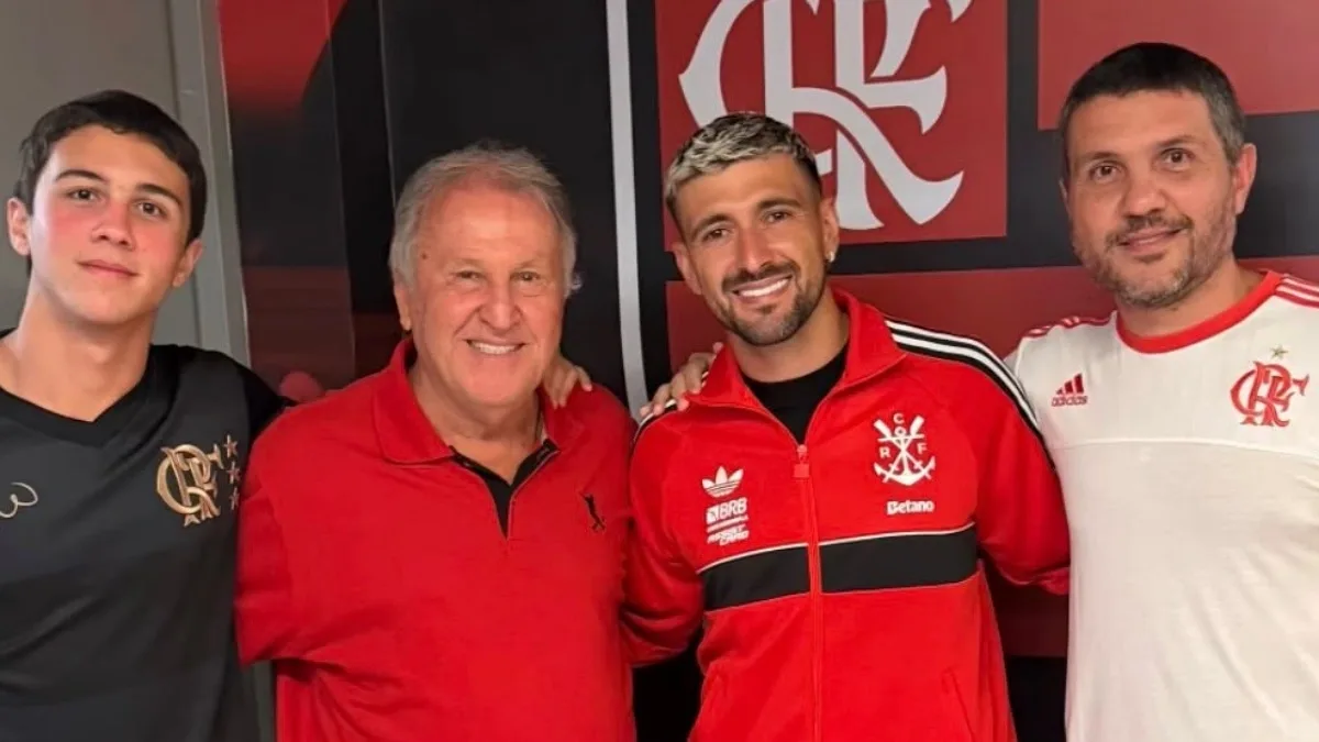 Arrascaeta celebra classificação do Flamengo ao lado de Zico no Maracanã
