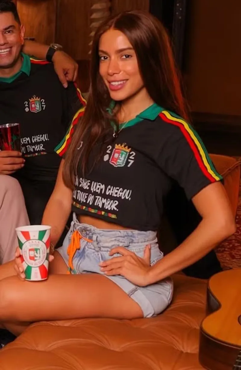 Anitta mostra samba antes de assumir posto de rainha da Grande Rio