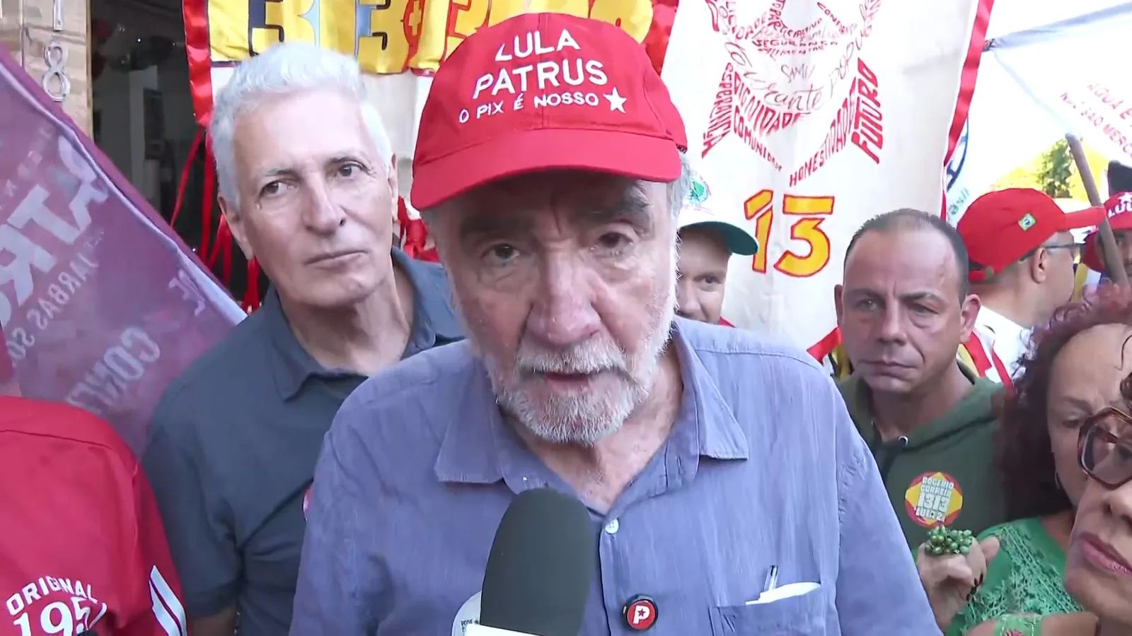 Patrus Ananias apresenta propostas de emprego e renda em caminhada em Belo Horizonte