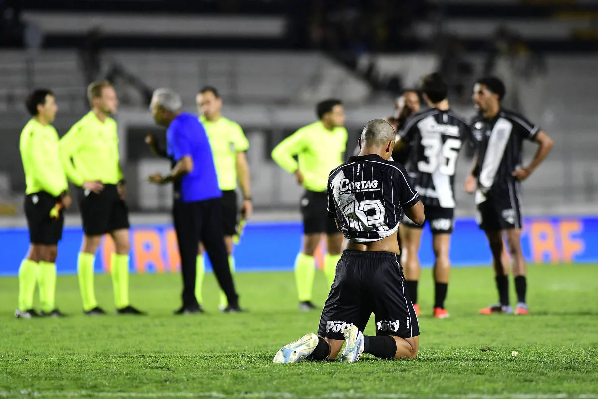 Ponte Preta enfrenta greve, dívidas e risco de retorno à Série C