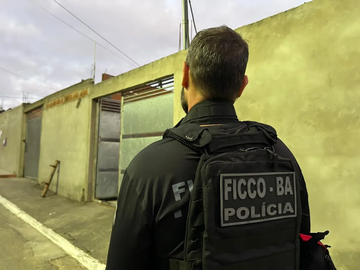 Operação prende 21 suspeitos e bloqueia R$ 12 milhões na Bahia