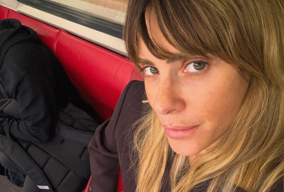 Carolina Dieckmann aposta em cuidados graduais para preservar a pele aos 48 anos
