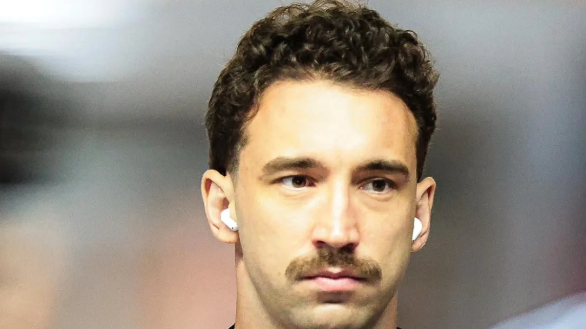 Léo Ortiz retoma titularidade do Flamengo após lesão na coxa direita