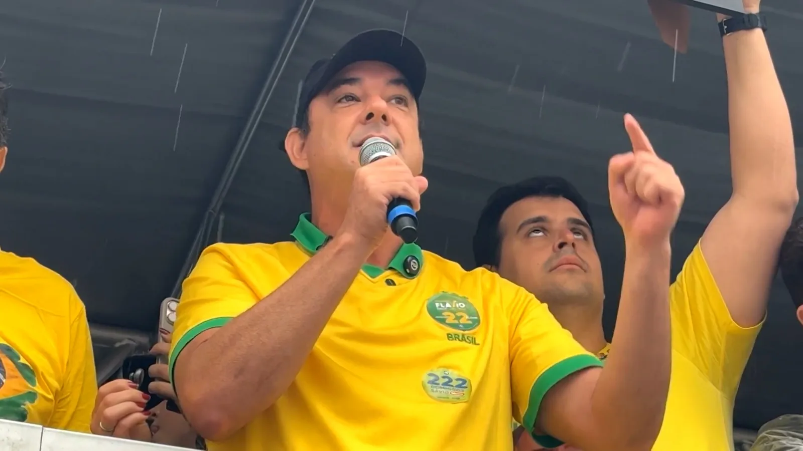 Roscoe relaciona desburocratização a empregos e promete levar saúde ao interior de MG