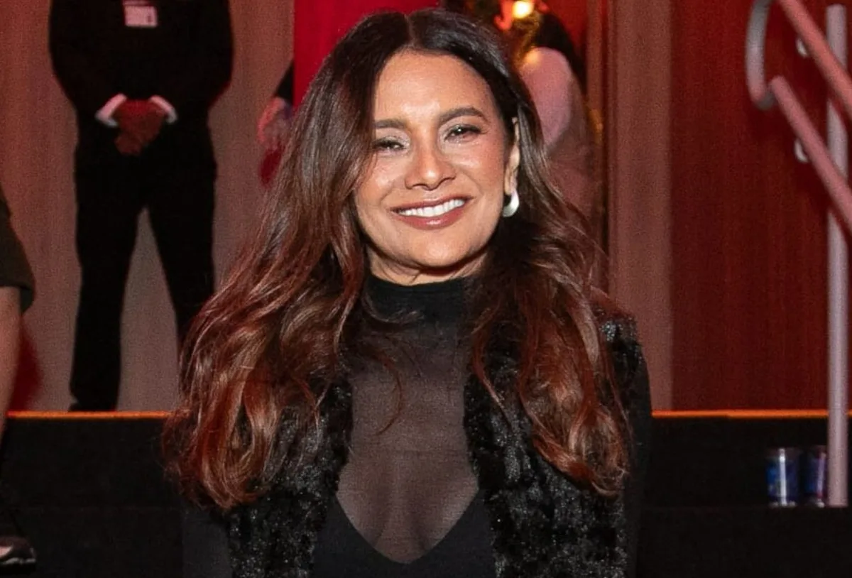 Dira Paes conta como músicas de Elton John acompanham sua trajetória