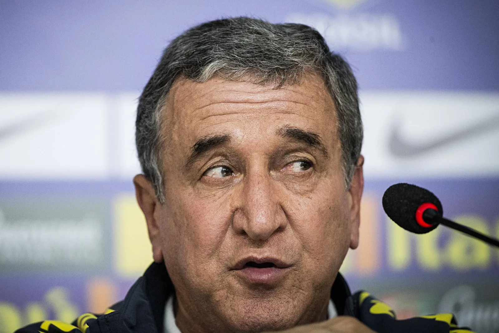 Carlos Alberto Parreira recebe alta após 80 dias internado no Rio