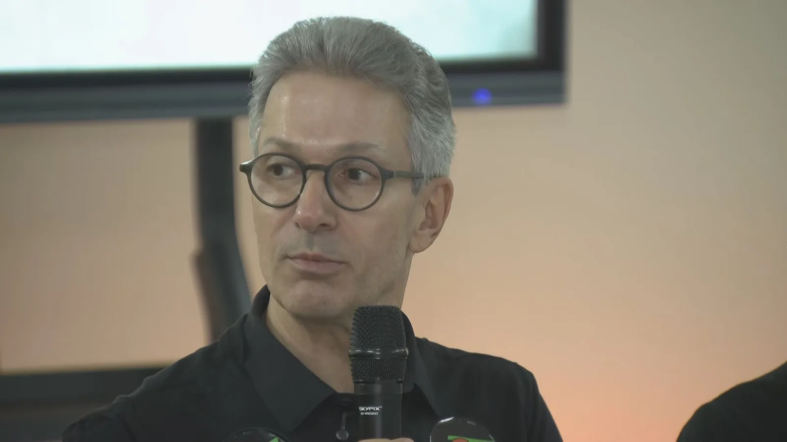 Zema cobra apuração sobre relações com Banco Master e critica Supremo