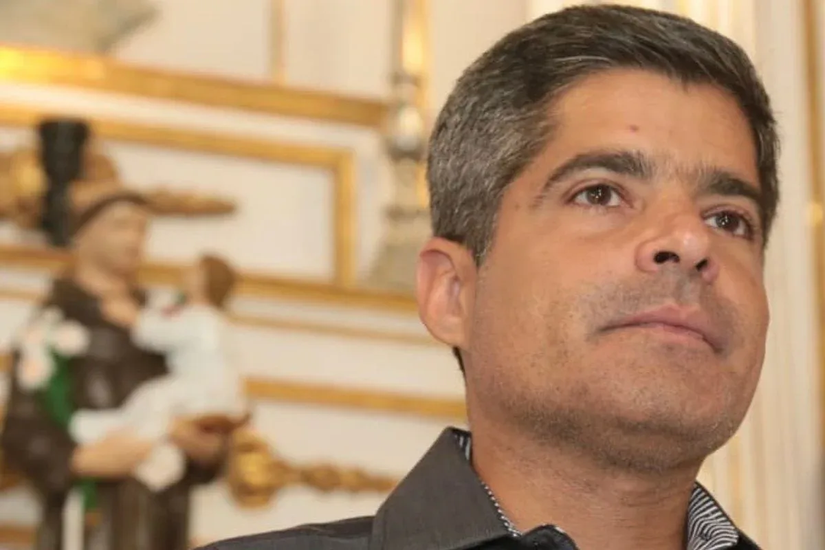 Mudou de cor? Quatro anos após polêmica ACM Neto se declara branco ao TSE