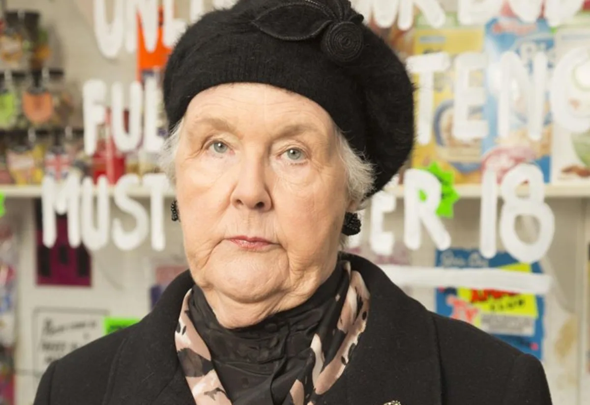 Stephanie Cole, conhecida como A Viúva Negra, morre aos 84 anos