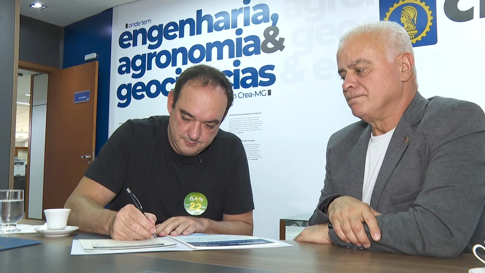 Roscoe firma compromisso com agenda do Crea-MG para eventual governo