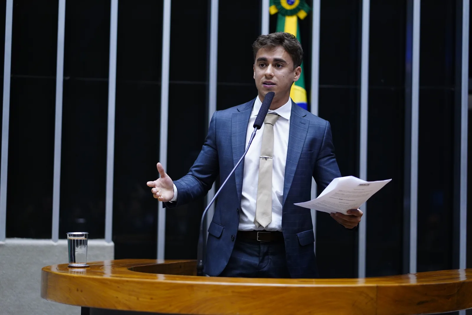 Mensagens ligam Nikolas a tentativa de aproximar ex-assessor de Vorcaro