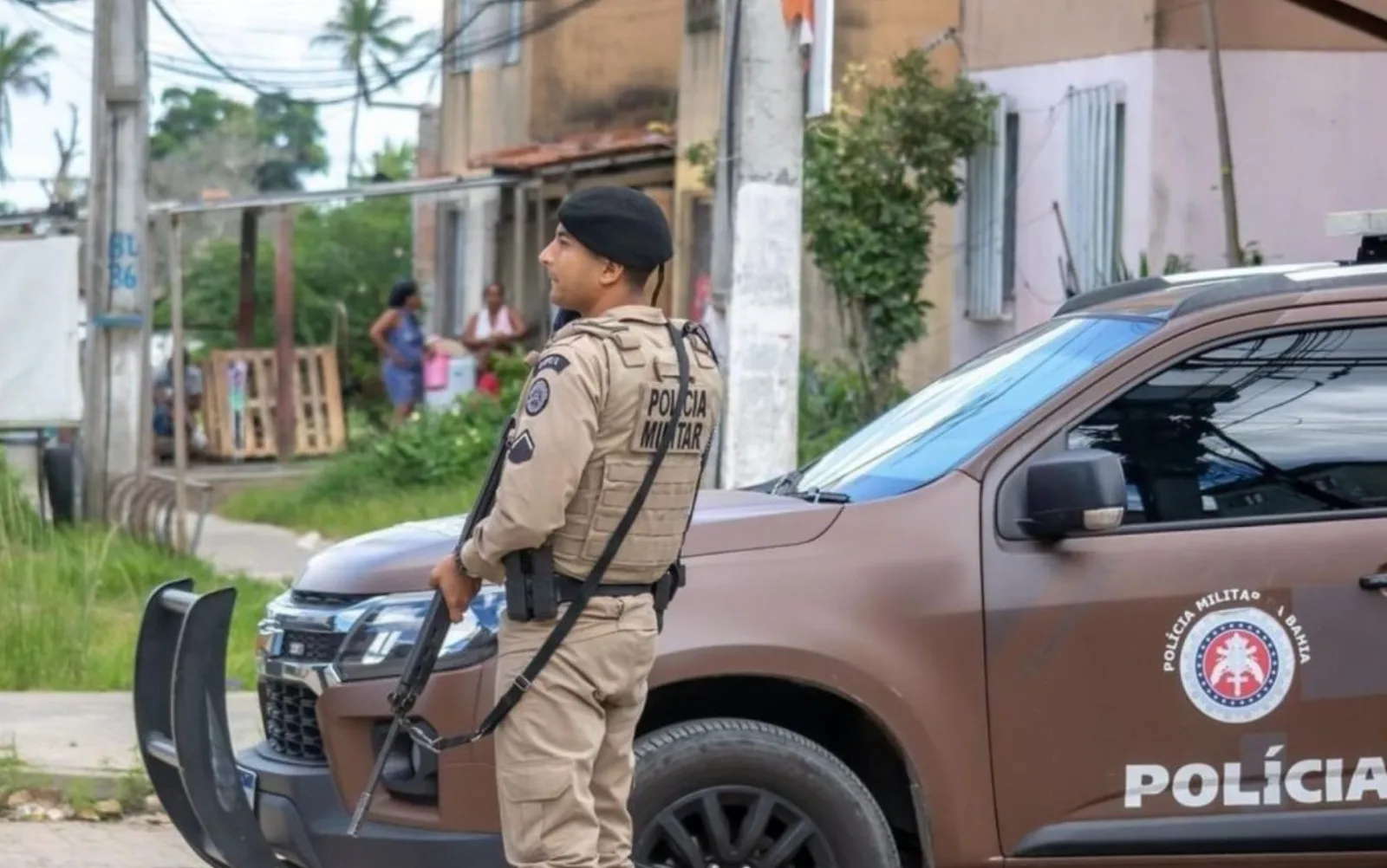 Duas crianças são resgatadas sozinhas dentro de casa em Conceição do Coité
