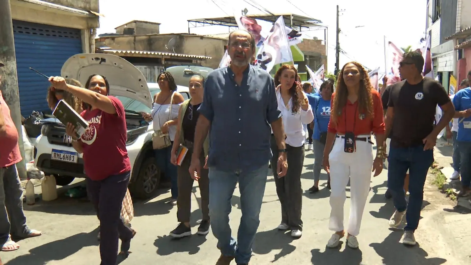 Alexandre Kalil propõe creches em horário ampliado durante visita a comunidade de BH