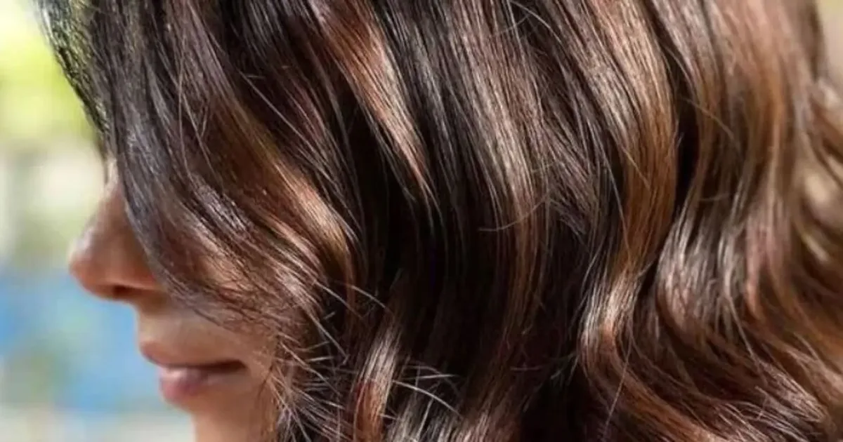 Cinco hábitos que podem deixar o cabelo opaco e mais ressecado